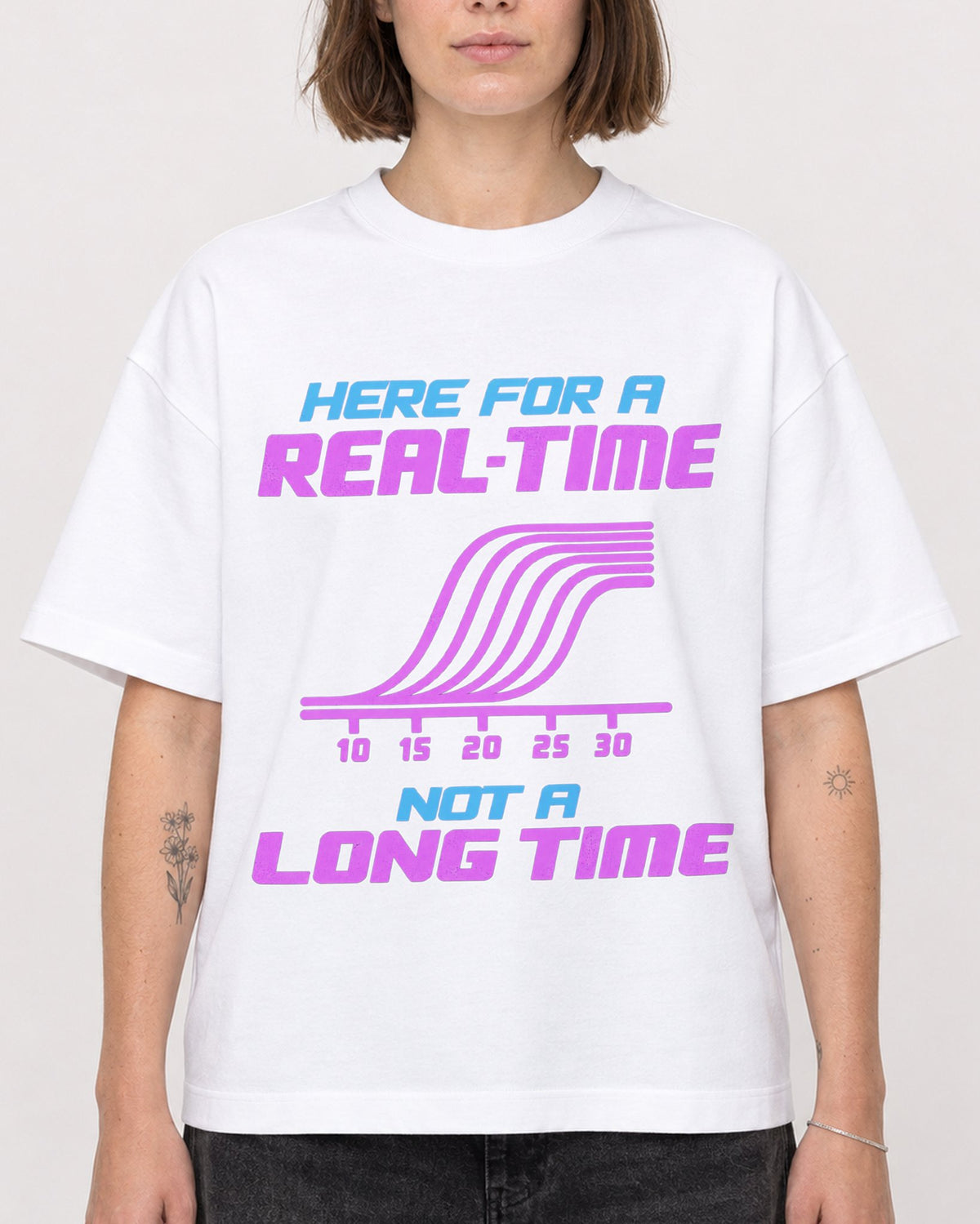 Mockup Boxy Heavyweight Tee White female close-up 18