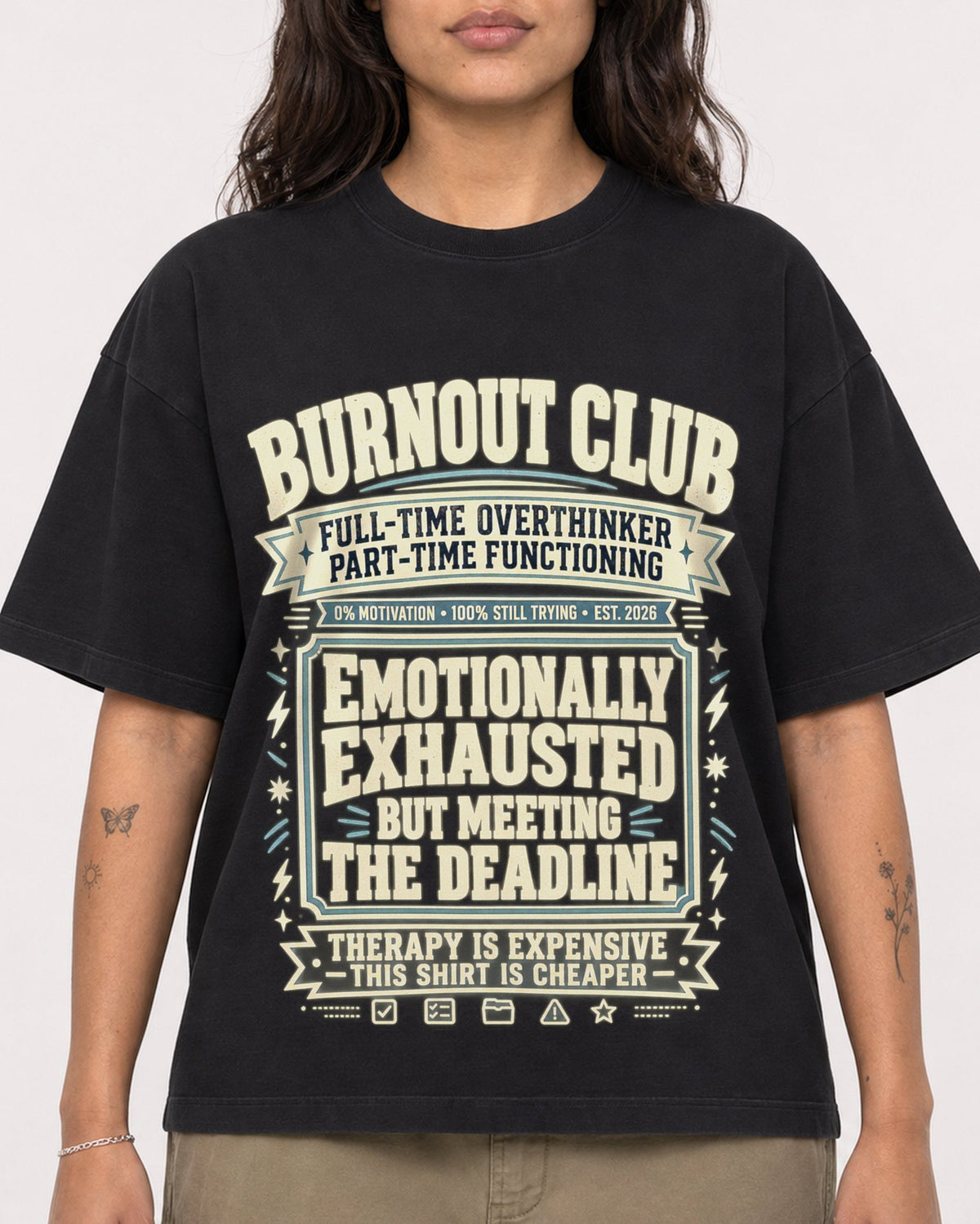 Mockup Boxy Heavyweight Tee Black female close-up 06