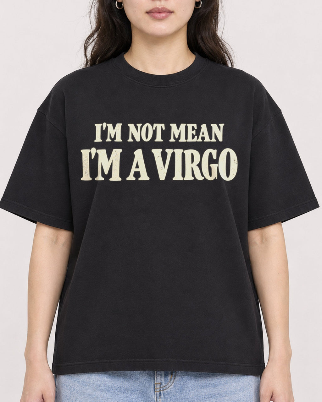 Mockup Boxy Heavyweight Tee Black female close-up 03