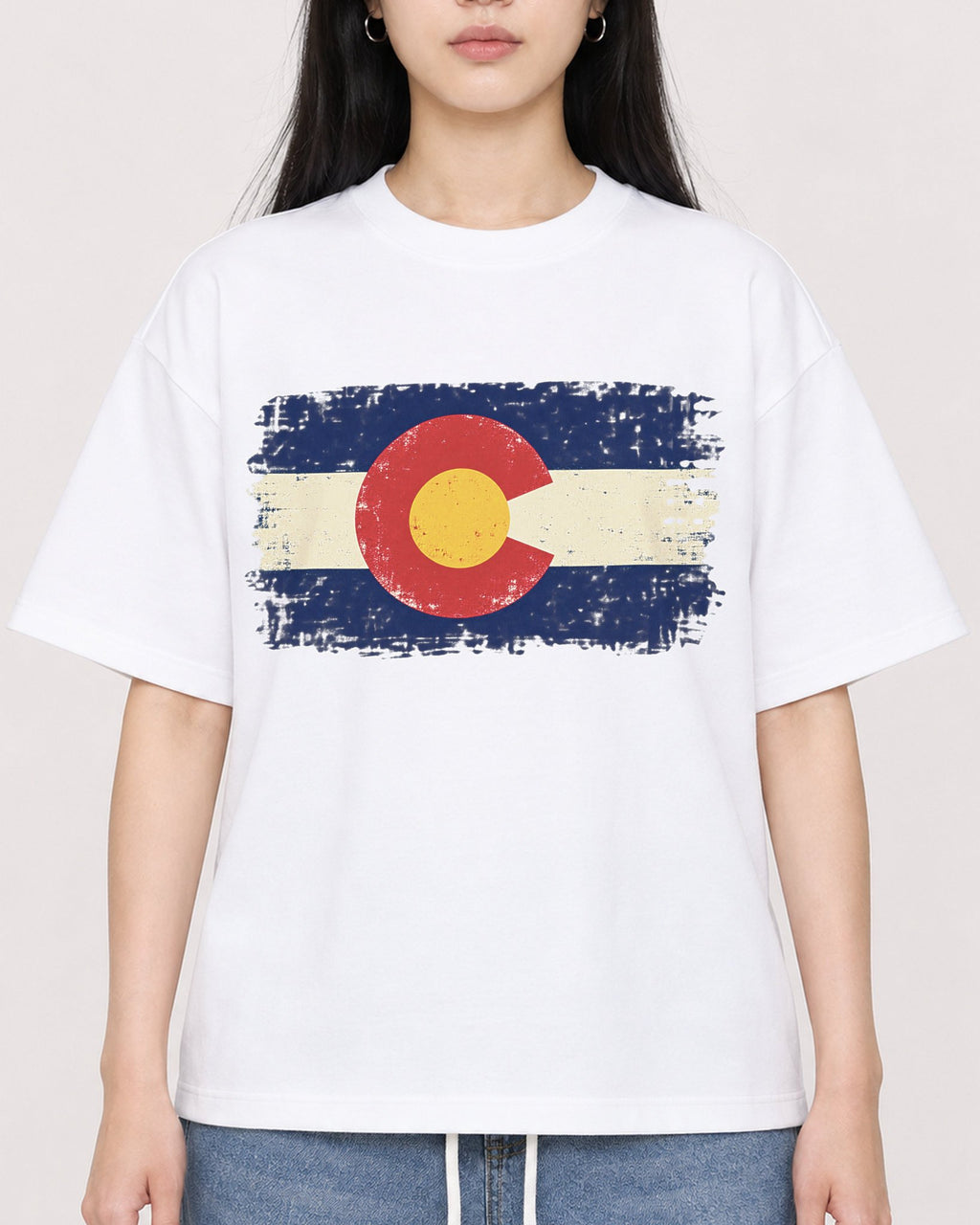 Mockup Boxy Heavyweight Tee White female close-up 01