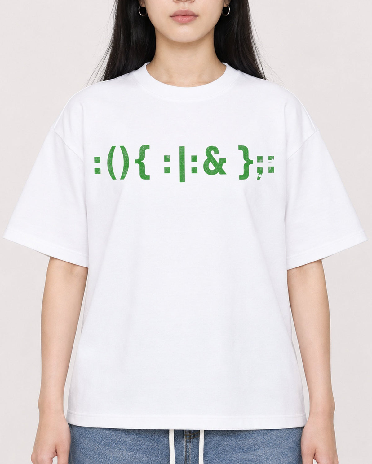 Mockup Boxy Heavyweight Tee White female close-up 01