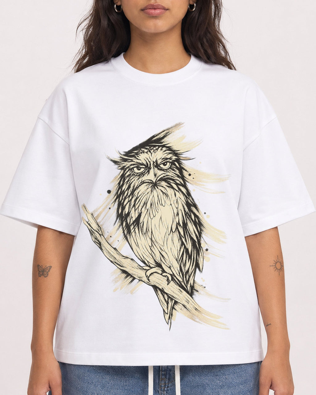 Mockup Boxy Heavyweight Tee White female close-up 06
