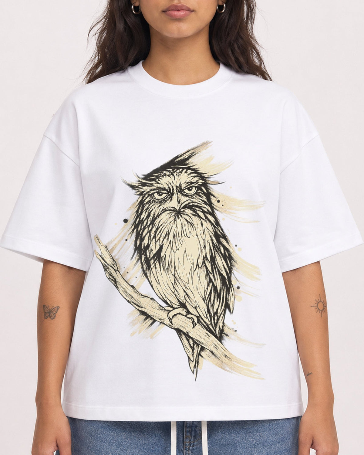 Mockup Boxy Heavyweight Tee White female close-up 06