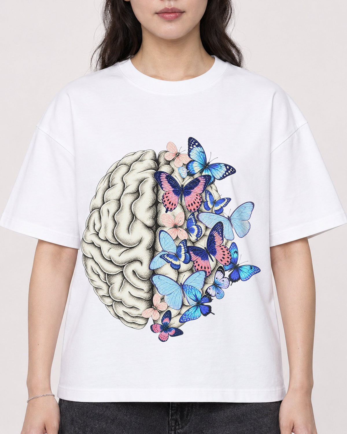 Mockup Boxy Heavyweight Tee White female close-up 03