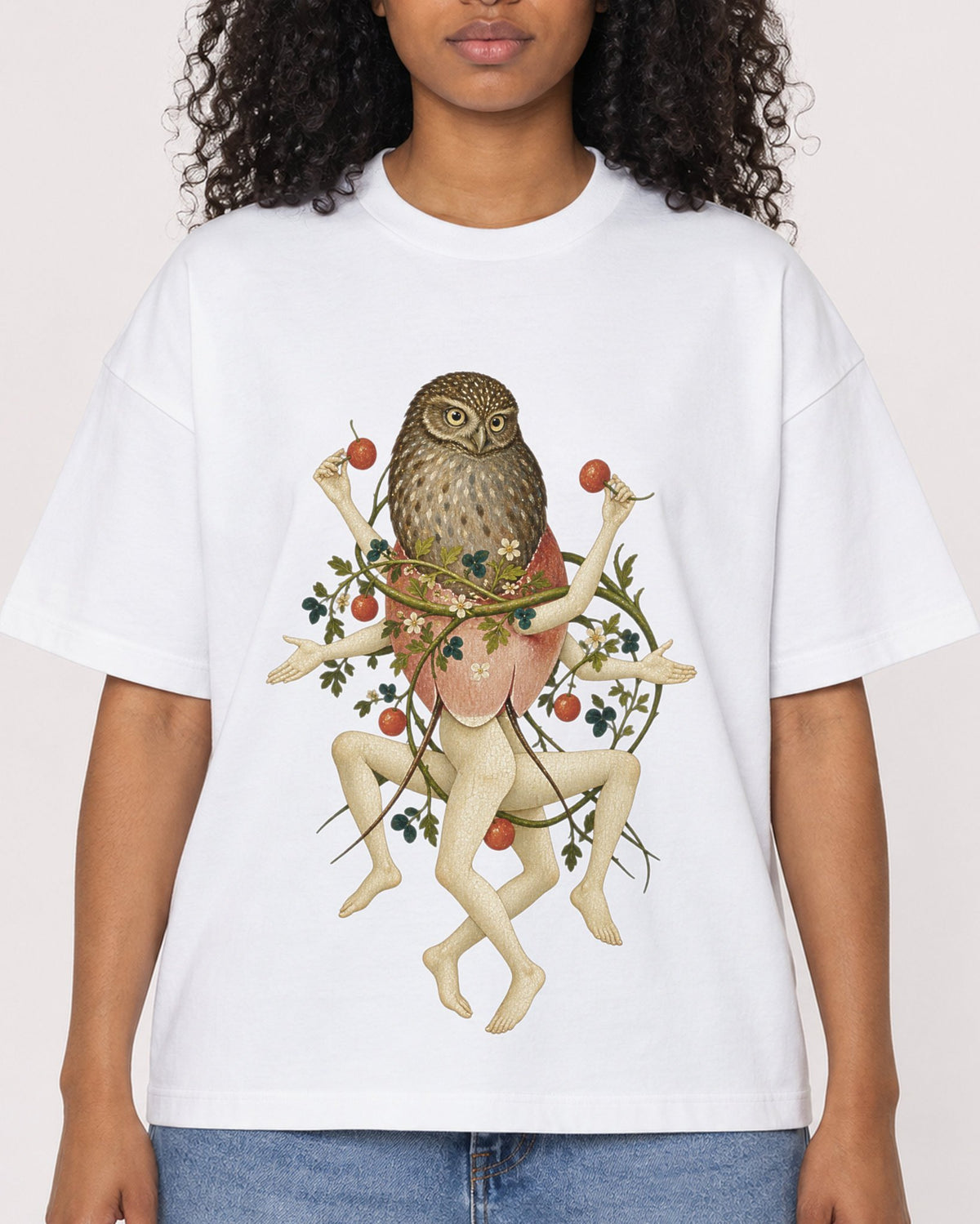 Mockup Boxy Heavyweight Tee White female close-up 05