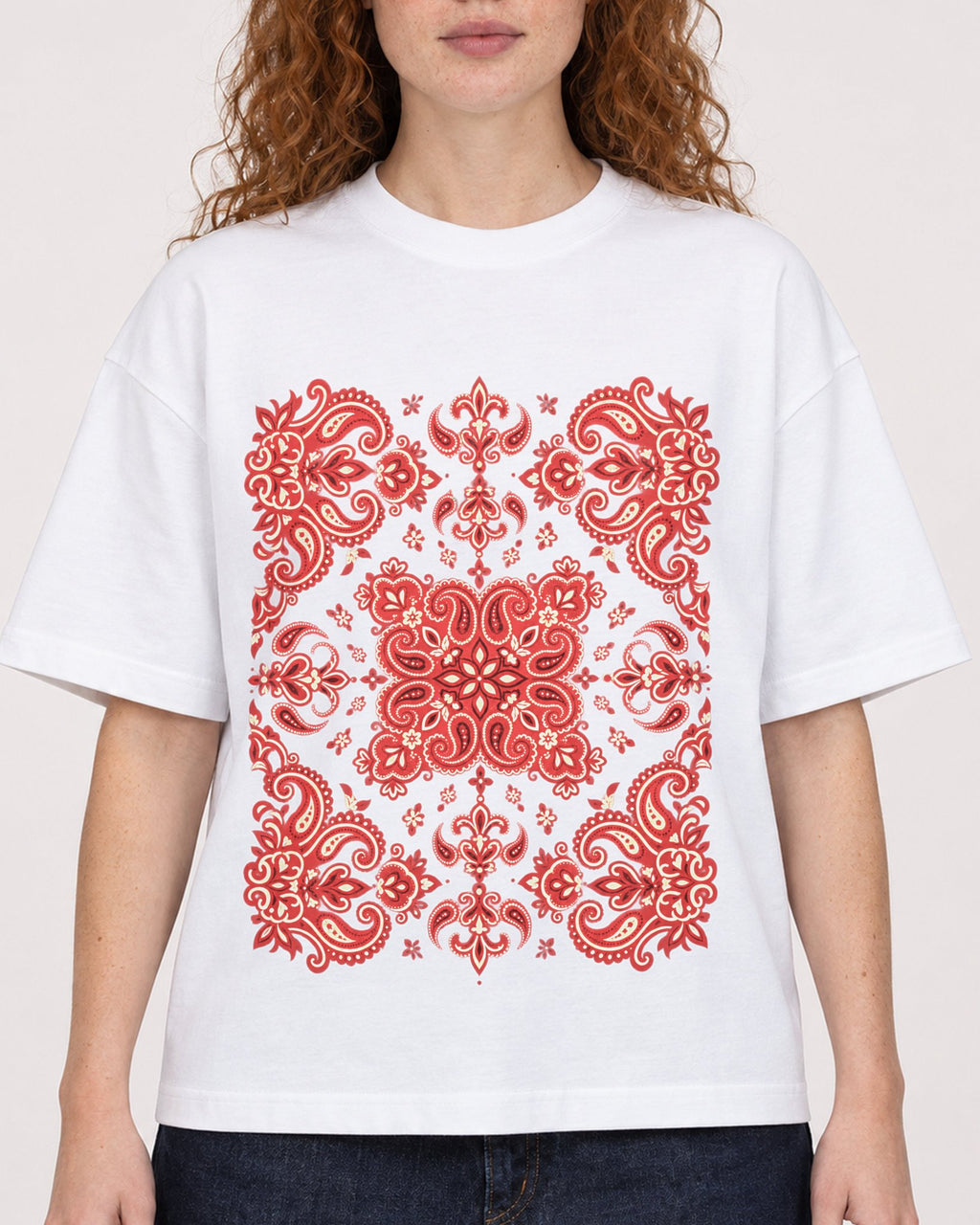 Mockup Boxy Heavyweight Tee White female close-up 09