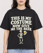 Mockup Boxy Heavyweight Tee Black female close-up 03