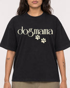 Mockup Boxy Heavyweight Tee Black female close-up 06