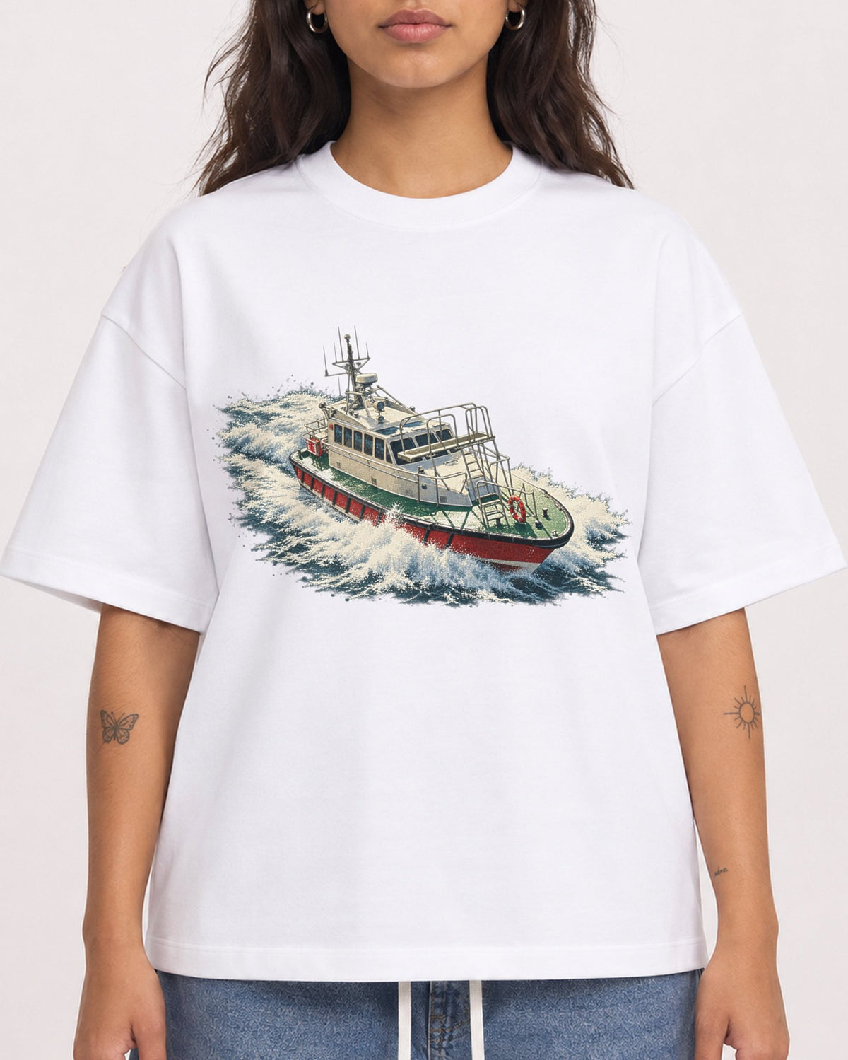 Mockup Boxy Heavyweight Tee White female close-up 06