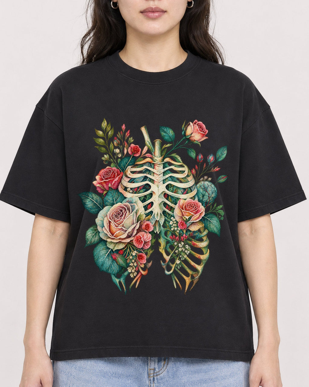 Mockup Boxy Heavyweight Tee Black female close-up 03