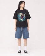 Mockup Boxy Heavyweight Tee Black female full-body 01