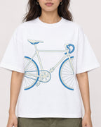 Mockup Boxy Heavyweight Tee White female close-up 02