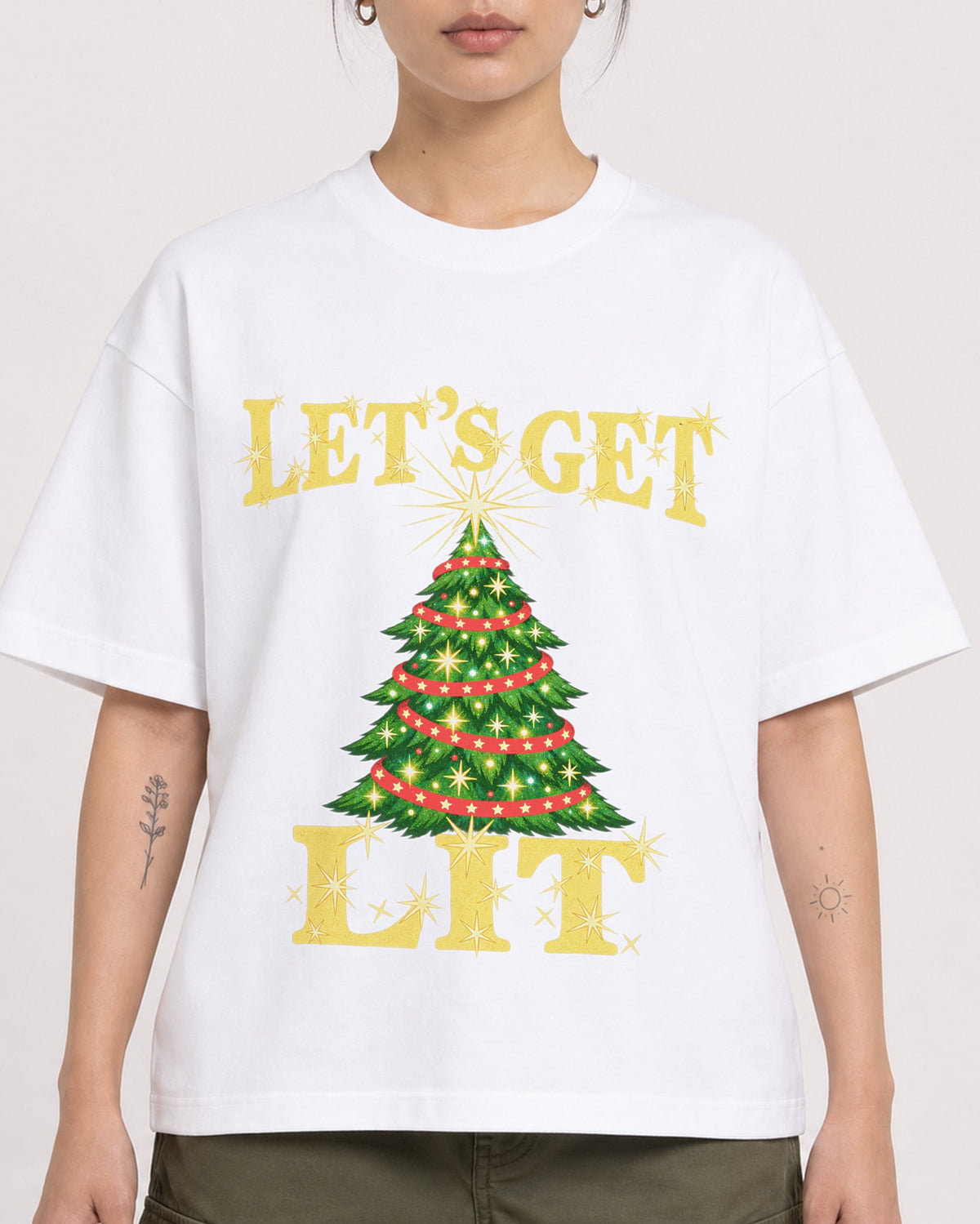 Mockup Boxy Heavyweight Tee White female close-up 12