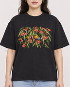 Mockup Boxy Heavyweight Tee Black female close-up 03