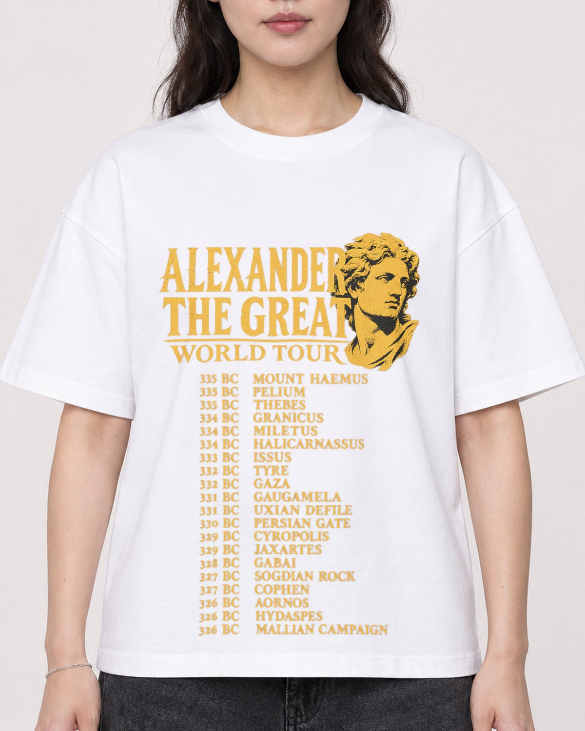 Mockup Boxy Heavyweight Tee White female close-up 03