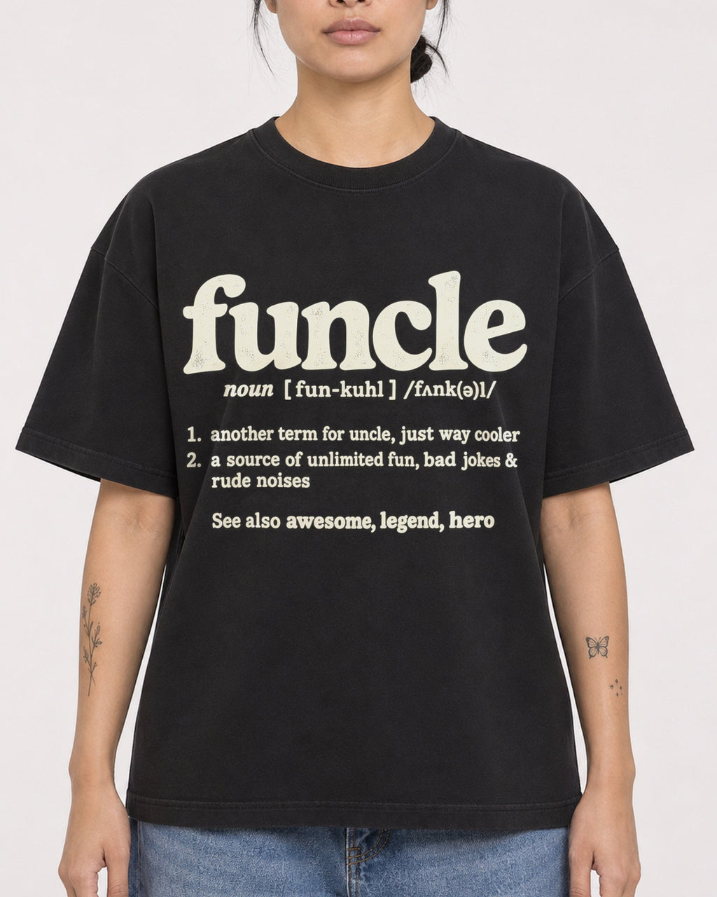Mockup Boxy Heavyweight Tee Black female close-up 12