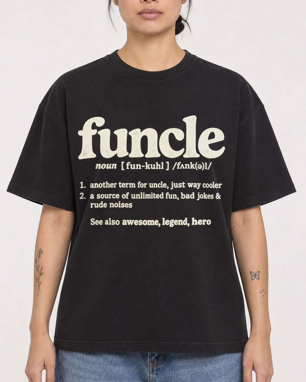 Mockup Boxy Heavyweight Tee Black female close-up 12
