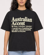 Mockup Boxy Heavyweight Tee Black female close-up 07